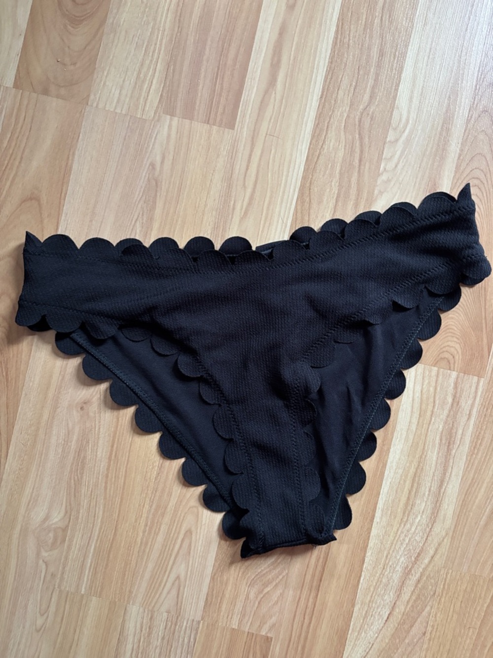 Black Scalloped Bottoms
